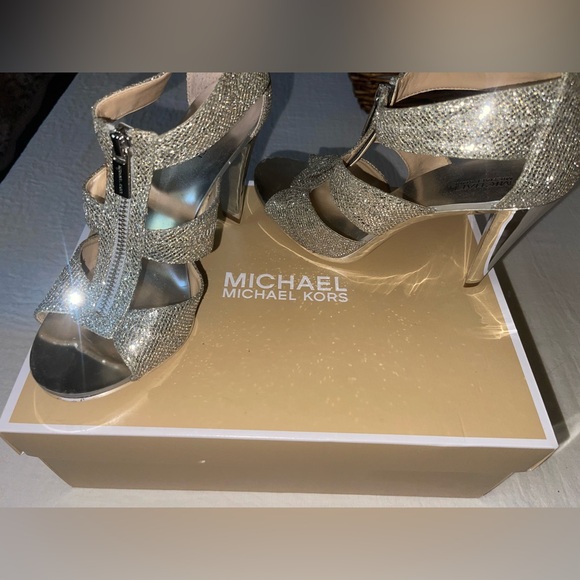 Michael Kors Berkley T Strap Silver Glitter Women's Heels - Picture 1 of 9